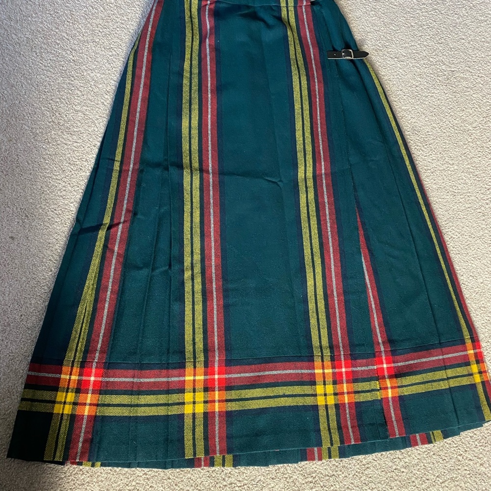 Glenisla Classic pure wool skirt size 30” waist